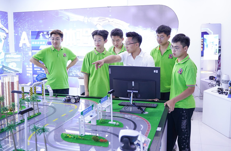 2024年適合初高中男生學技術的熱門專業入行門檻低，但就業不錯